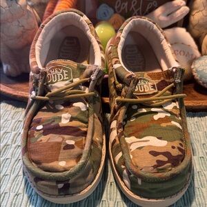 Hey Dude Wendy camouflage print; size 7